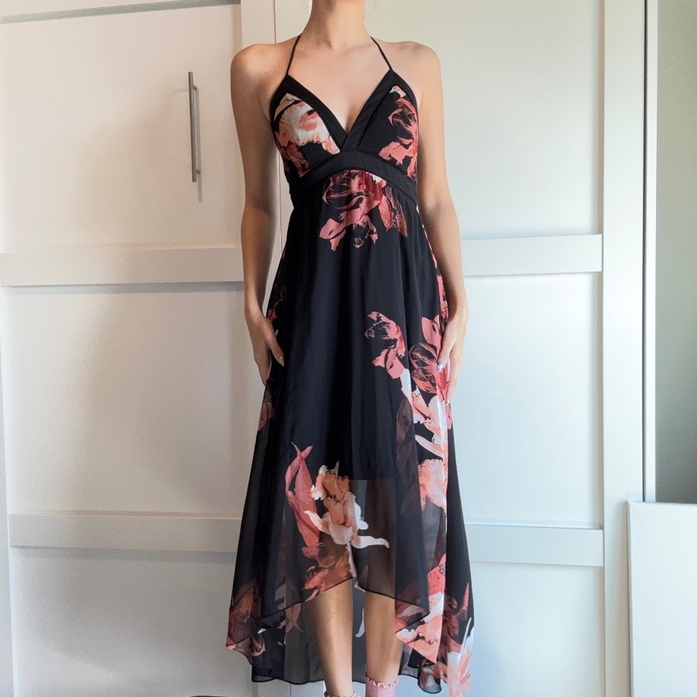 A lightweight summer-to-fall dress with a tropical, yet refined, vibe